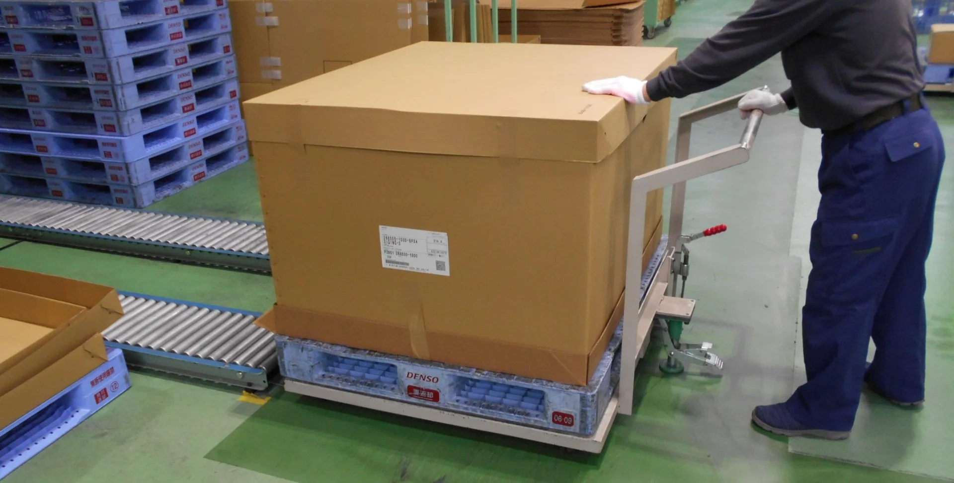 梱包・出荷業務の様子